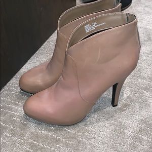 Me Too Heeled Leather Booties